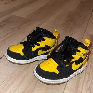 Gentle used- baby size 5
Jordan 1’s